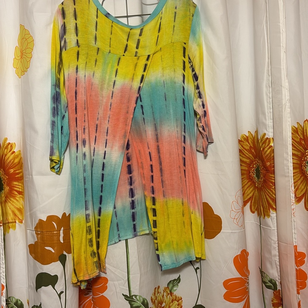 Yee Multicolored Asymmetrical 3/4 Sleeve Tunic Top - Picture 2 of 6